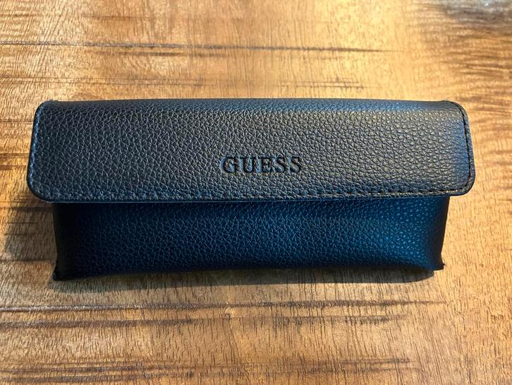 Nieuwe Guess brillendoos + doekje, Sieraden, Tassen en Uiterlijk, Overige Accessoires, Nieuw, Ophalen of Verzenden