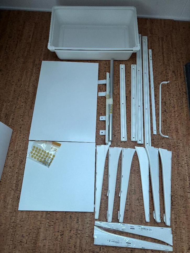 IKEA ophangsysteem voor aan de wand (2x), Huis en Inrichting, Woonaccessoires | Wandplanken en Boekenplanken, Zo goed als nieuw