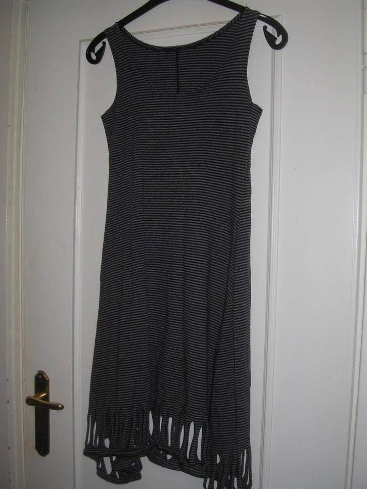 Aparte zwart grijs gestreepte katoenen tricot jurk Boris, S, Kleding | Dames, Jurken, Zo goed als nieuw, Maat 36 (S), Zwart, Onder de knie