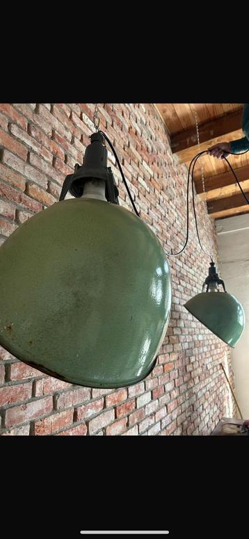Vintage industriele groene lampen beschikbaar voor biedingen
