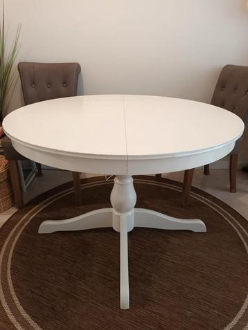 IKEA eettafel uitschuifbaar  beschikbaar voor biedingen
