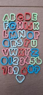 Alfabet, cijfers, tekens uitstekers 40 st - NIEUW, Nieuw, Versiering, Ophalen of Verzenden, Taarten of Cupcakes