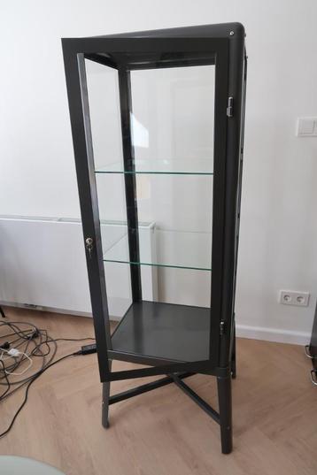 FABRIKÖR vitrinekast Ikea - donkergrijs 57x150 cm beschikbaar voor biedingen