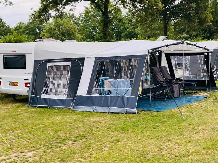 Adria altea 472 PU met mover, voortent en  luifel, Caravans en Kamperen, Caravans, Particulier, tot en met 4, 1000 - 1250 kg, Rondzit