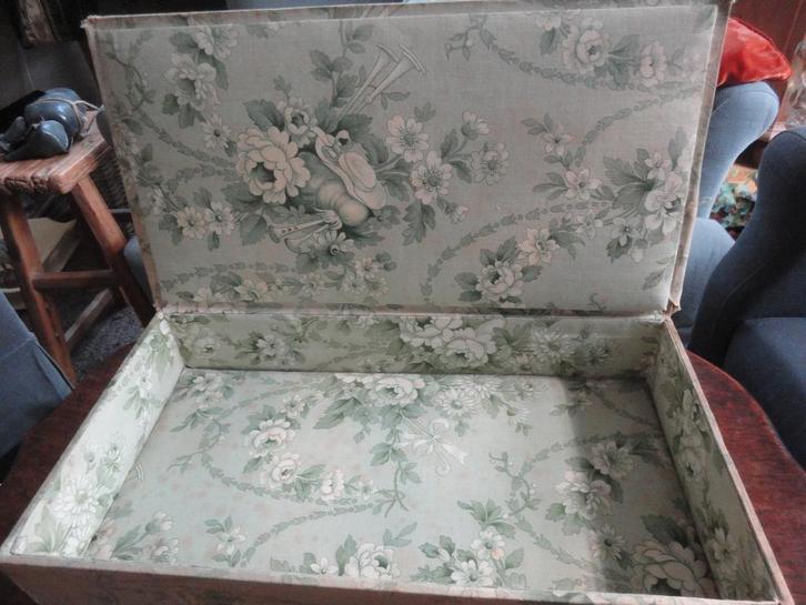 prachtige antieke STOFFEN DOOS met BLOEMEN, Antiek en Kunst, Antiek | Woonaccessoires, Ophalen of Verzenden