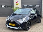 Toyota Aygo 1.0 VVT-i x-joy *Camera*LM velgen*Automaat*, Gebruikt, Euro 6, 4 stoelen, Zwart