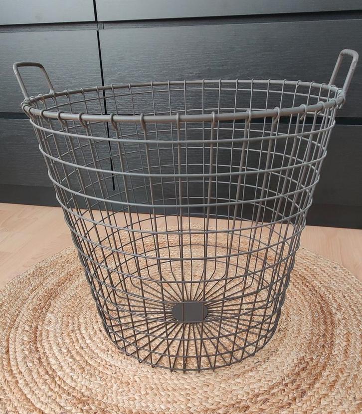 Mooie ijzeren mand voor opslag, Huis en Inrichting, Woonaccessoires | Schalen en Manden, Rond, Overige materialen, Ophalen