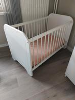 Witte Babykamer Set: Bedje & Commode, Kinderen en Baby's, Kinderkamer | Commodes en Kasten, Ophalen, 50 tot 70 cm, Zo goed als nieuw