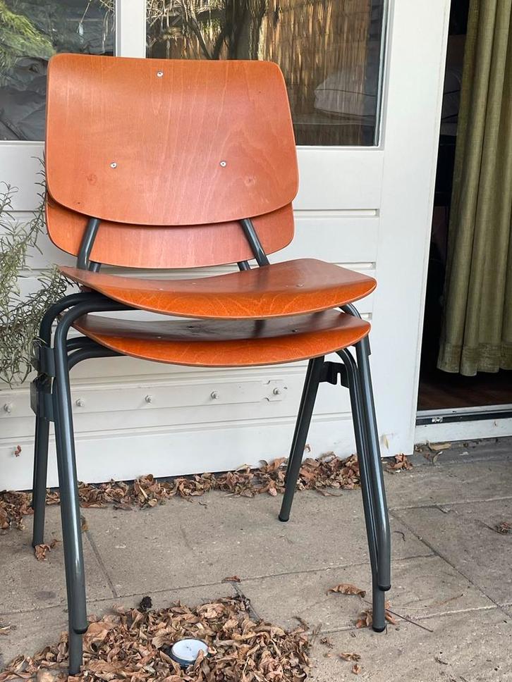 Oude Kerkstoelen met Boekenvakje, Huis en Inrichting, Stoelen, Gebruikt, Drie, Hout, Bruin, Ophalen