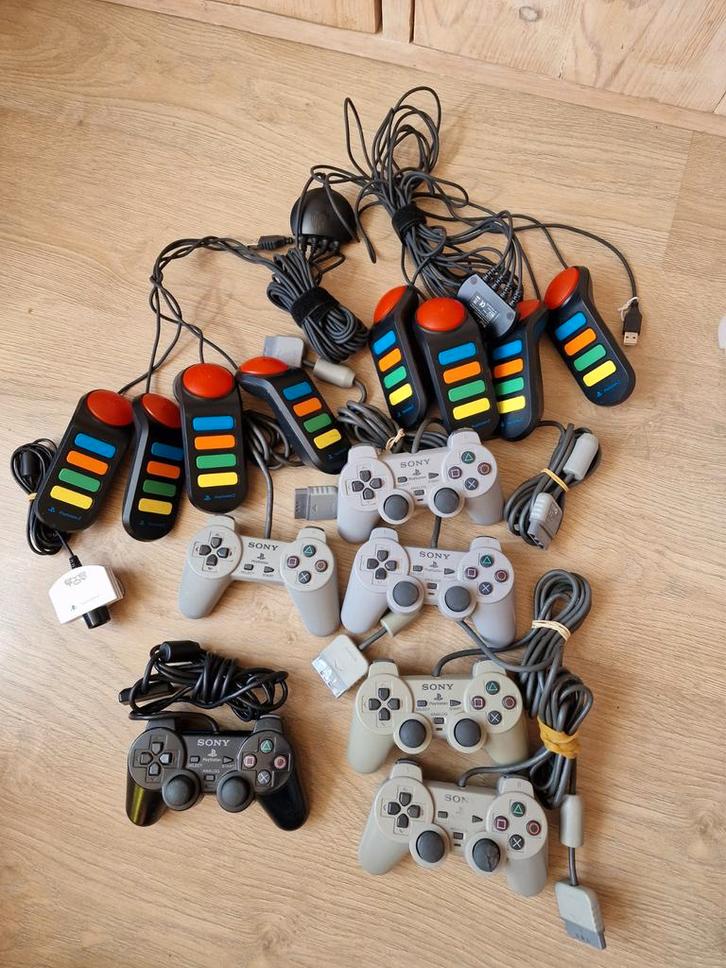 PlayStation 1 & 2 Controllers + Buzzers + Eyetoy Camera, Spelcomputers en Games, Spelcomputers | Overige Accessoires, Gebruikt