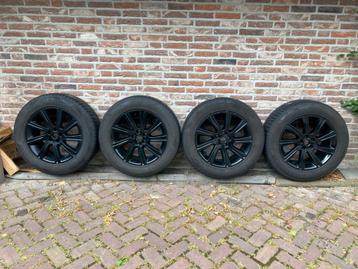 Jaguar E-pace 18 inch winterbanden met velgen beschikbaar voor biedingen