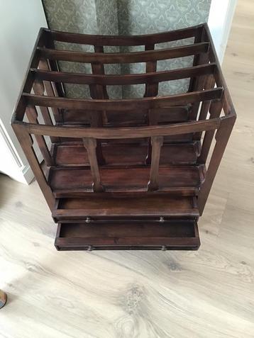 Engelse krantenbak beschikbaar voor biedingen