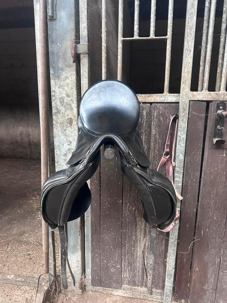 Kentaur 17 inch dressuurzadel, Dieren en Toebehoren, Paarden en Pony's | Zadels, Gebruikt, Dressuur, Ophalen of Verzenden