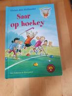 Saar op hockey  van Vivian den Hollander, Ophalen of Verzenden, Zo goed als nieuw, Fictie algemeen