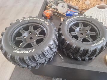 Traxxas arma losi  nieuw 2 banden   beschikbaar voor biedingen