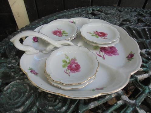 Petit foursetje roze roosjes, schaal met greep + 6 bordjes, Antiek en Kunst, Antiek | Servies compleet, Ophalen of Verzenden
