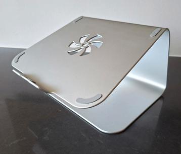 Aluminium laptopstandaard beschikbaar voor biedingen