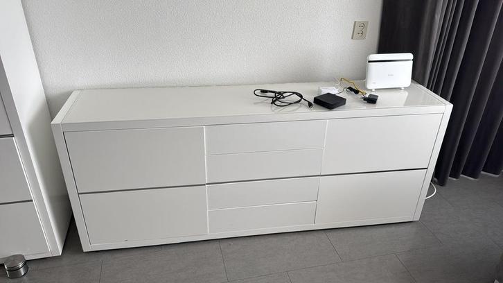 Modern Dressoir met Glasblad, Huis en Inrichting, Kasten | Dressoirs, Zo goed als nieuw, 150 tot 200 cm, 25 tot 50 cm, Met lade(s)