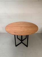 Ronde stoere eettafel van hout met zwart metalen poot, Huis en Inrichting, Tafels | Eettafels, Ophalen of Verzenden, Gebruikt