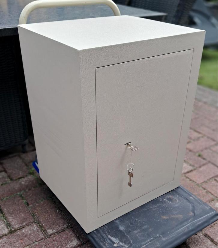 Zeer degelijke Kluis / brandkast, Huis en Inrichting, Brandblussers en Brandkasten, Zo goed als nieuw, Ophalen