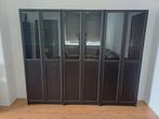 Zwarte IKEA Billy-vitrinekast met lichtinstallatie, Huis en Inrichting, Kasten | Vitrinekasten, Ophalen, Met deur(en), 50 tot 100 cm