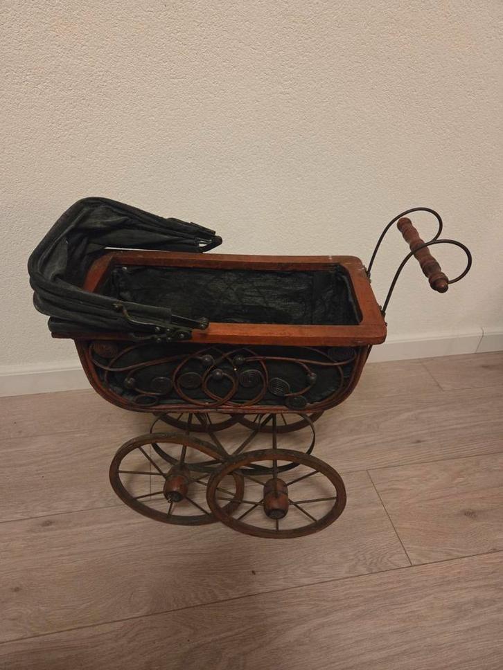 Antieke poppenwagen, Antiek en Kunst, Antiek | Speelgoed, Ophalen of Verzenden