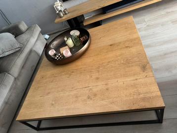 Vierkante industriele salontafel (per direct op te halen) beschikbaar voor biedingen