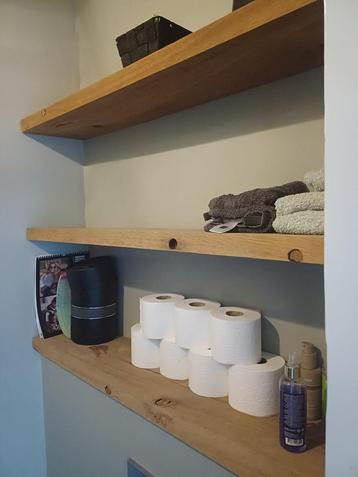 Eiken wandplank en schappen met blinde bevestiging beschikbaar voor biedingen