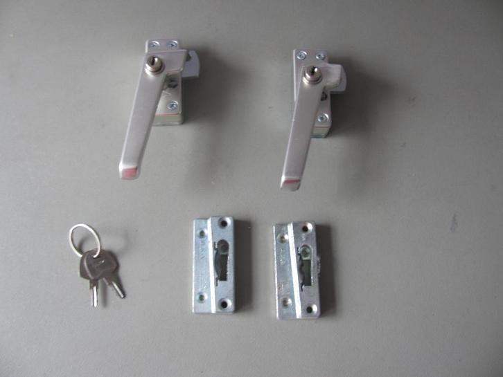 Axa Raamboomjes met sleutel en Sluitkom 4x, Doe-het-zelf en Verbouw, Hang- en Sluitwerk, Zo goed als nieuw, Slot, Overige materialen