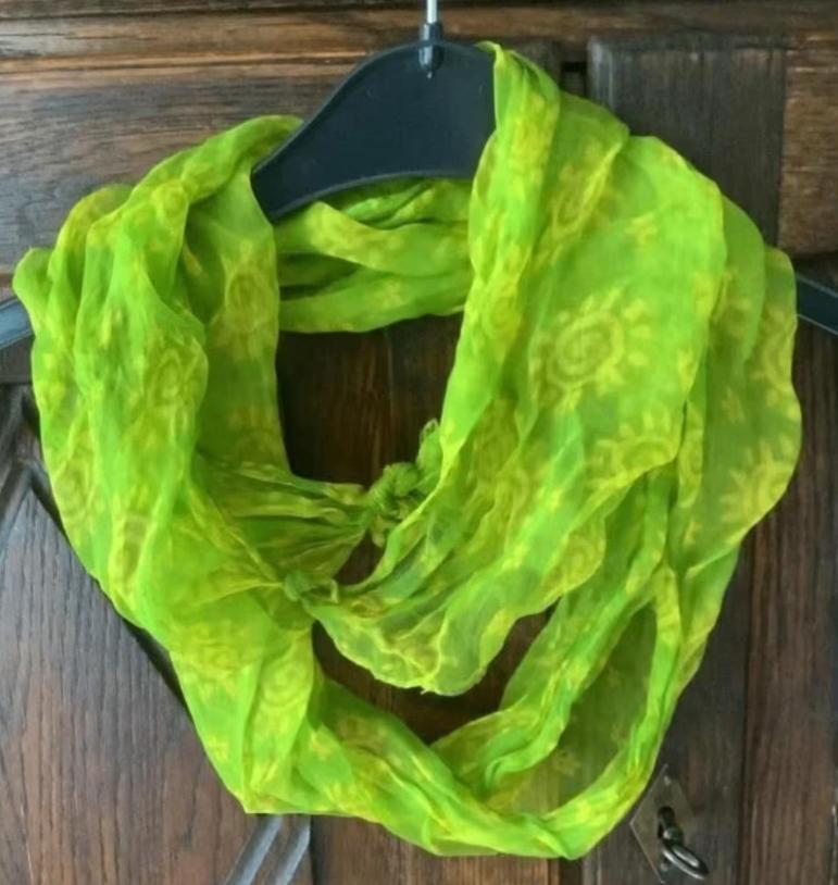 Groen-gele sjaal, shawl, col; 150 x 36 cm, Ophalen of Verzenden, Zo goed als nieuw, Maat 38/40 (M), Sjaal