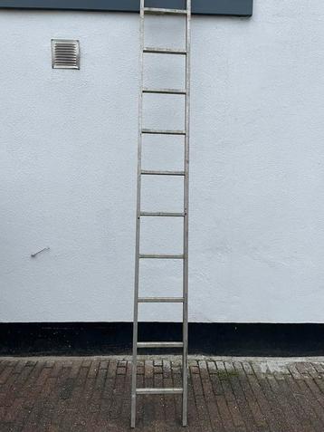 aluminium ladder 10 treden beschikbaar voor biedingen