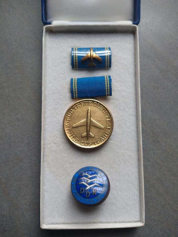 DDR Medaille/ Baton 30 jr. trouwe dienst Piloot Luchtvaart, Verzamelen, Luchtvaart en Vliegtuigspotten, Zo goed als nieuw, Verzenden