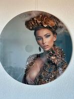 Plexiglas Foto - Dame met gouden tooi, Huis en Inrichting, Oorspronkelijke maker, Ophalen of Verzenden, Zo goed als nieuw, 75 tot 100 cm