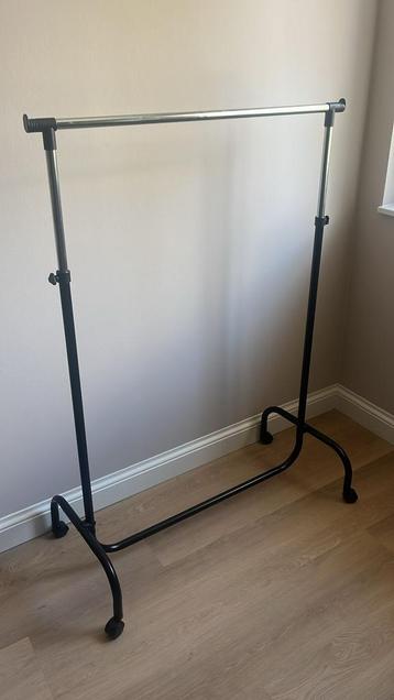 Kledingrek 130 hoog x 90 breed x 43 diep ik heb er nog 3 beschikbaar voor biedingen