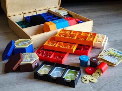 Catan met alle uitbreidingen incl. Catanbox, Hobby en Vrije tijd, Gezelschapsspellen | Bordspellen, Zo goed als nieuw, Een of twee spelers