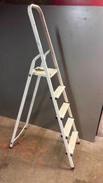 Witte Trap - 5 Treden, Doe-het-zelf en Verbouw, Ladders en Trappen, Ophalen, Gebruikt, Trap, Opvouwbaar of Inschuifbaar
