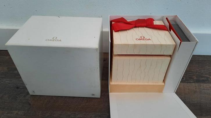 Omega Red Ribbon Horloge Dozen met buitendoos, Sieraden, Tassen en Uiterlijk, Overige Accessoires, Gebruikt, Ophalen of Verzenden
