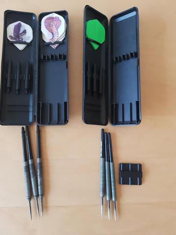 2x zetjes dartpijlen  beschikbaar voor biedingen