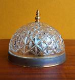 Vintage plafond lamp, geslepen bol glas, messing armatuur, Gebruikt, Vintage, Ophalen of Verzenden, Glas