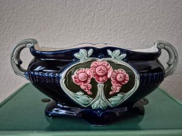 Mooie art nouveau Jugendstil majolica keramiek jardiniere  beschikbaar voor biedingen