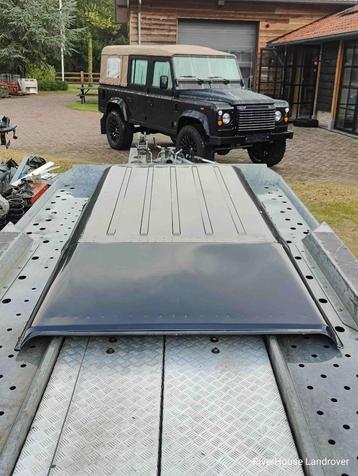 Land Rover Defender PUMA Tdci dak Santorini Zwart beschikbaar voor biedingen