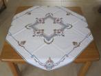 Fraai hand geborduurd kleedje 83 cm in het vierkant, Ophalen of Verzenden