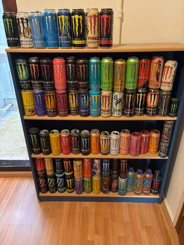 Grote verzameling van vol en lege monster blikjes beschikbaar voor biedingen