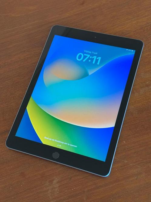 Zeer mooie iPad 6th gen Black 32GB, met 94% batterij!, Computers en Software, Apple iPads, Zo goed als nieuw, Apple iPad, Wi-Fi