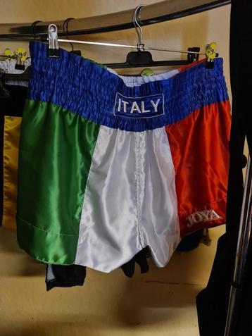 Kickboks en MMA shorts beschikbaar voor biedingen