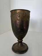 Antieke messing kelkvaas – sierlijk gegraveerd (ca. 1900–40), Ophalen of Verzenden