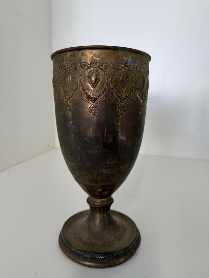 Antieke messing kelkvaas – sierlijk gegraveerd (ca. 1900–40), Antiek en Kunst, Antiek | Koper en Brons, Ophalen of Verzenden