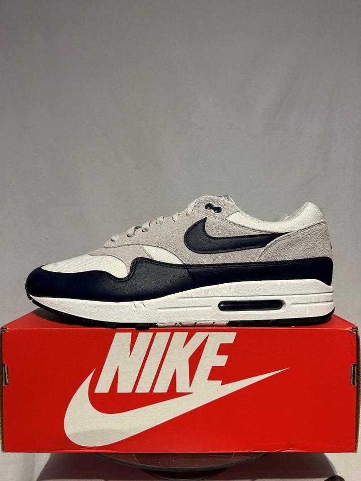 NIEUW IN DOOS! Maat 49,5 - Nike Air Max 1 Armory Navy, Kleding | Heren, Schoenen, Nieuw, Sneakers of Gympen, Zwart, Verzenden