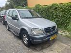 Mercedes-Benz M-Klasse 2.7 CDI Ml270 4MATIC AUT 2000 Grijs, Auto's, Mercedes-Benz, Automaat, Beige, 163 pk, Diesel