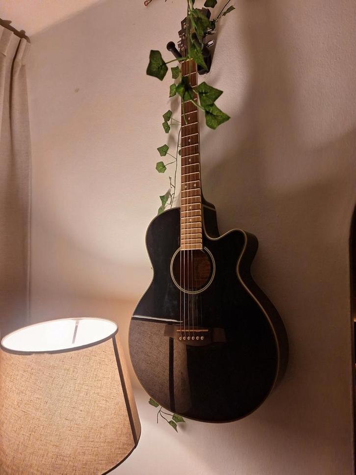 Ibanez AEG8E-BK semi Akoestische Gitaar, Muziek en Instrumenten, Snaarinstrumenten | Gitaren | Akoestisch, Zo goed als nieuw, Western- of Steelstringgitaar